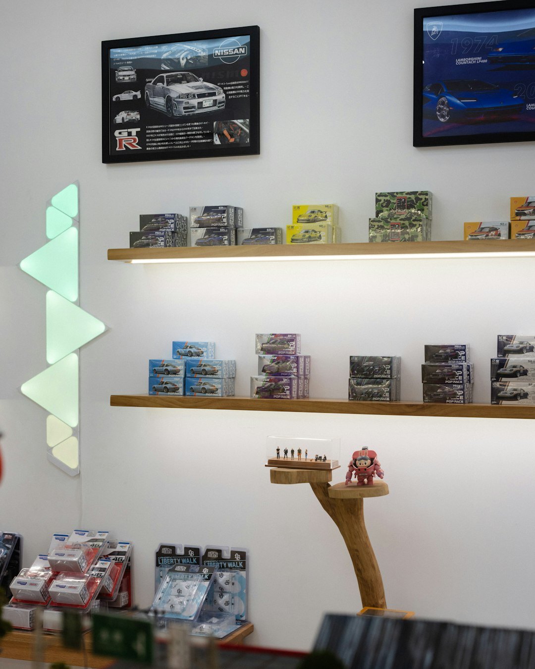 car accessories display